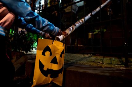 Trick-or-Treat Candy in Ohio Discovered to Have a Sewing Needle Planted Inside: Police