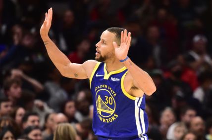 Stephen Curry Outscores Cavaliers by Himself in Fourth, Leads Golden State Warriors to Victory
