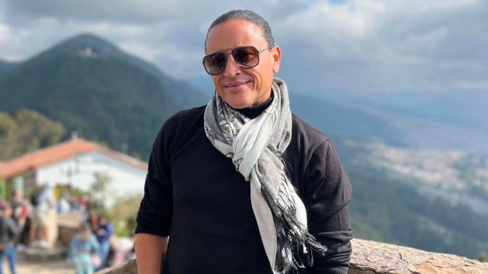 Elvis Crespo Confirms He is Single and is Ready for His 'Poeta Herío' Tour