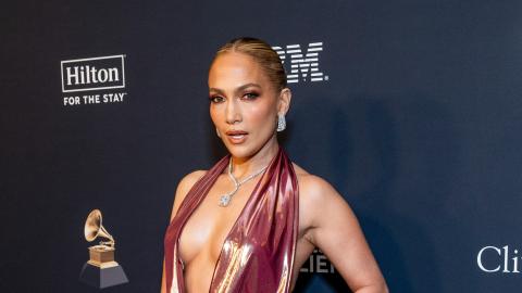 Jennifer Lopez sings "Single" to Ben Affleck