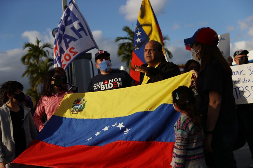 Venezuelans In Miami Celebrate TPS Status From Biden Administration (2021)