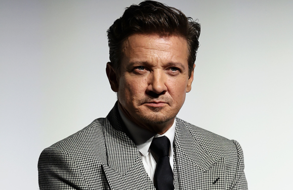 Jeremy Renner acused to threat call ICE director chinese
