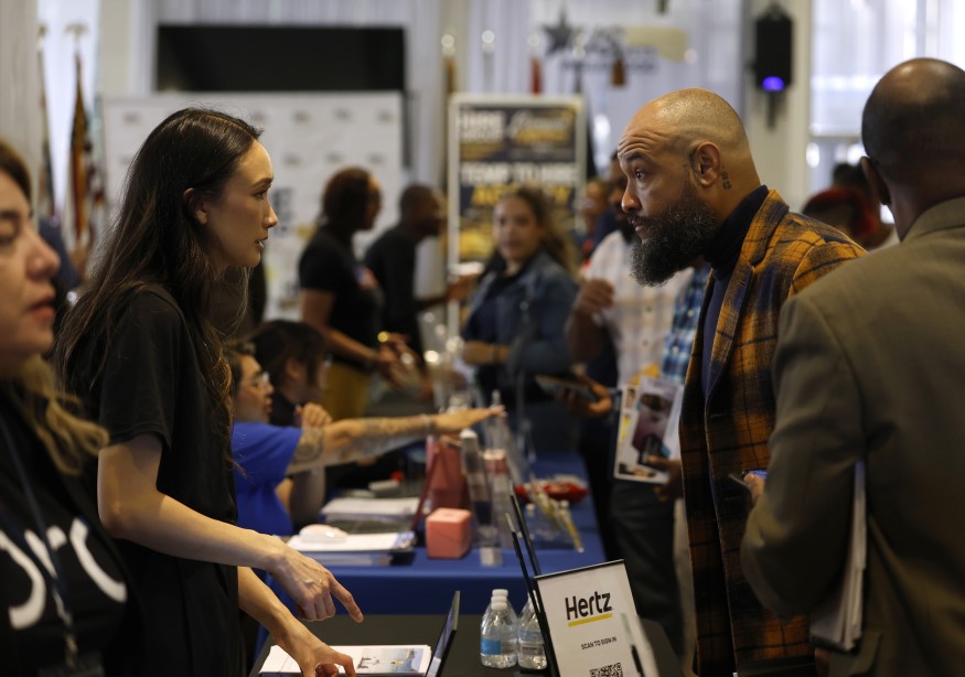 A job seeker meets with a recruiter during the HIRE360